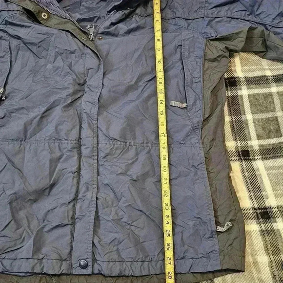 Columbia women's XL blue and gray weather proof outer coat, no liner - Picture 5 of 12